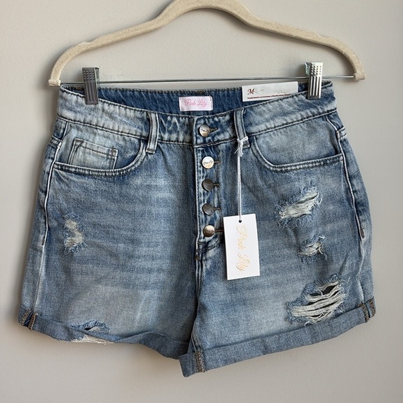 Pink Lily Distressed Jean Shorts Size Medium NEW! - Picture 2 of 4